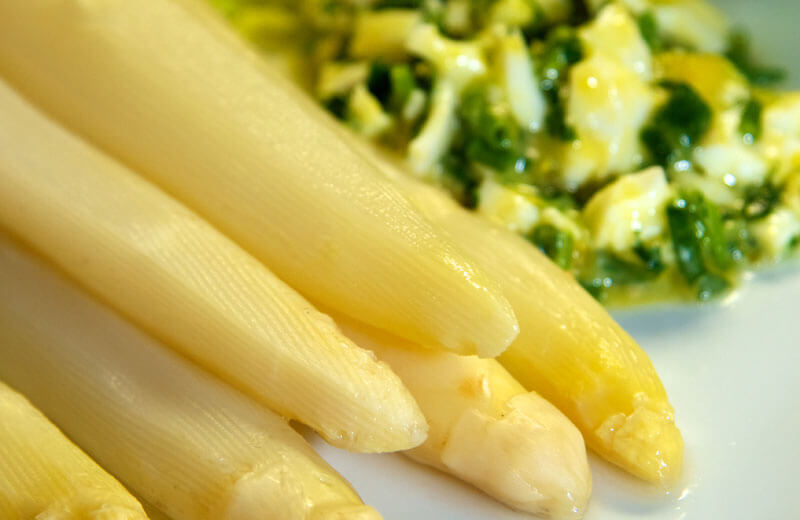 Rezept Spargel mit Bozner Sauce | VIVOSüdtirol