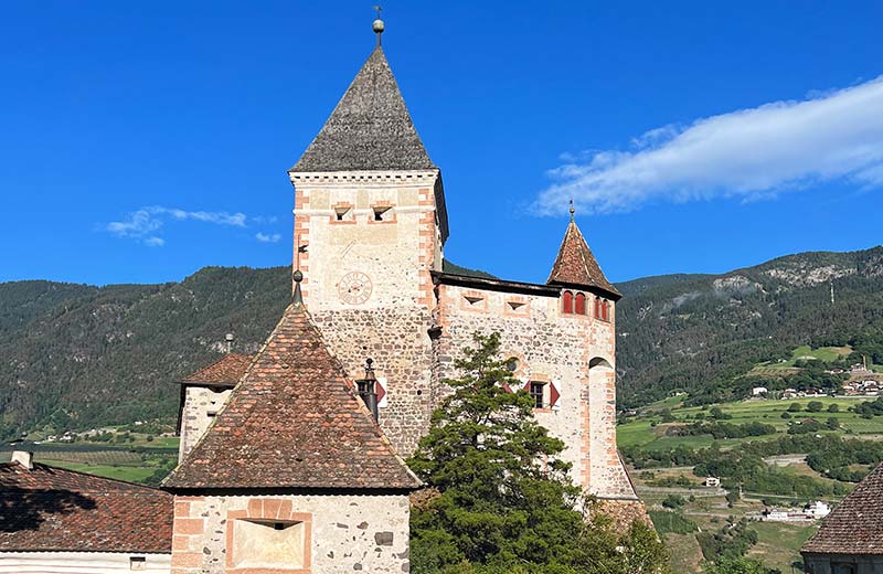 Castel Trostburg in estate