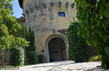 Eingang zum Turm auf Schloss Schenna