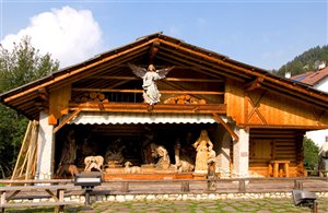Größte handgeschnitzte Krippe der Welt in St. Christina