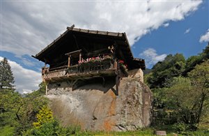 „Häusl am Stein“ bei St. Pankraz im Ultental