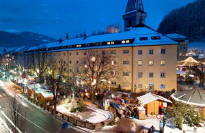 Blick über den Weihnachtsmarkt in Bruneck