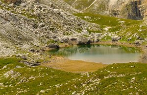 Lago di montagna nell'area vacanze Alta Badia