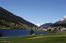 Vista sul Lago di San Valentino in Alto Adige