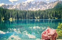Lago di Carezza nel sudest dell'Alto Adige
