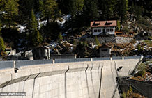 Staumauer des Neves - Stausees