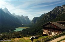 Vista sul Lago di Dobbiaco in Alta Pusteria