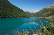 Lago artificiale di Vernago in Alto Adige