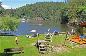Lago di Costalovara nel Sud dell'Alto Adige