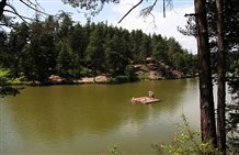 Vista sul Lago di Costalovara in Alto Adige