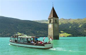 Schifffahrt mit der „MS Hubertus Interregio“ am Reschensee