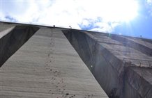 Vista sulla palestra di roccia Alperia - diga di Martello