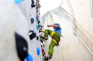 Arrampicata sulla diga di Martello