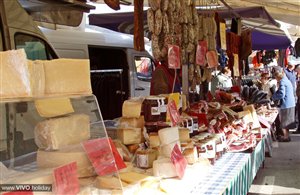 Mercato di Stegona a Brunico nell'area vacanze del Plan de Corones