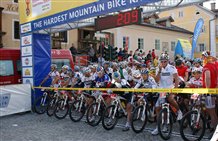 Partenza della Südtirol Dolomiti Superbike a Villabassa