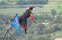 Hochseiltänzer bei den Südtiroler Ritterspielen