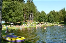 Laghetto balneabile naturale di Issengo in Alto Adige