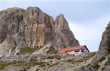 Vista sul rifugio Locatelli nelle Dolomiti