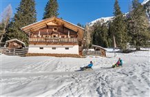 Vista sulla Malga Kradorfer Alm d'inverno