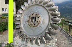 Turbina per la generazione di elettricità lungo la passeggiata elettrica a Marlengo