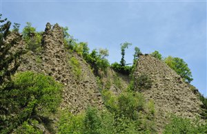 Escursione sul sentiero delle piramidi di Caines