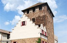 Vista sul Castel Corba nella Bassa Atesina