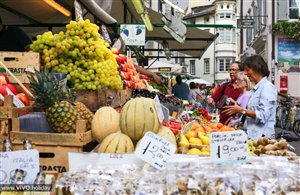 Mercato della frutta a Bolzano nella Bassa Atesina