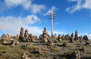 Vista sugli "omini di pietra" in Val Sarentino