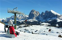 Skifahren im Skigebiet Seiser Alm in den Dolomiten
