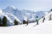 Divertimento sugli sci nell'area sciistica Trafoi in Val Venosta