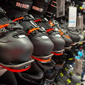 Skiverleih & Skischule oft direkt im Hotel