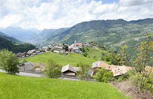 Vista su Collepietra nell'area vacanze Val d'Ega