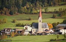 Blick zur Wallfahrtskirche Maria Trens