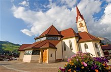 Chiesa parrocchiale di Selva nell'area vacanze della Val Gardena