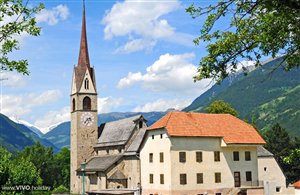 Vista sulla chiesa parrocchiale di Gais