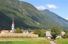 Vista sul paese di Gais nell'area vacanze Plan de Corones