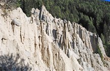 Piramidi di terra di Plata a Perca