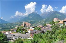 Blick auf Schenna in Südtirol