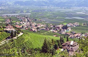 Vista su Cermes nell'area vacanze di Merano e dintorni
