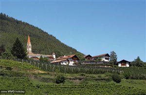 Vista sulla Chiesa Parrocchiale di Caines in Val Passiria