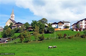 Blick auf die Ortschaft Aldein in der Urlaubsregion Südtirols Süden