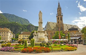 Piazza Walther a Bolzano nell'area vacanze della Bassa Atesina