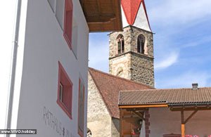Blick auf die Pfarrkirche in St. Pankraz