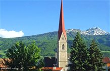 Pfarrkirche Maria Himmelfahrt im Ferienort Schlanders