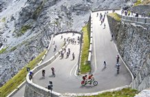 Gita in bicicletta sul passo Stelvio nella regione turistica Val Venosta 